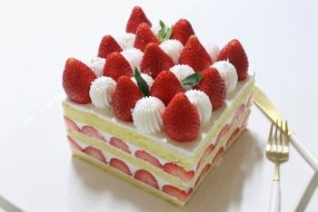딸기 스퀘어 케이크 만들기